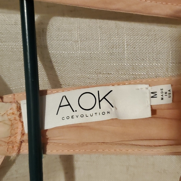 V neck rayon tank top. Pink tie dye - Picture 3 of 4